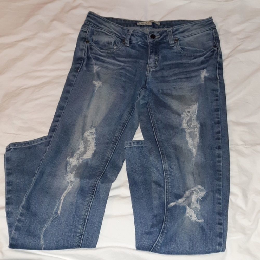 Destroyed Trashed Forever 21 Skinny Jeans 7‎